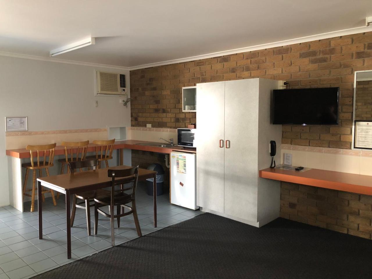 True Blue Motor Inn Rockhampton Buitenkant foto