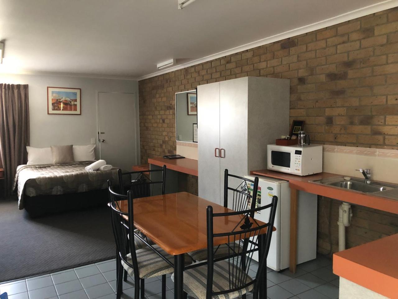 True Blue Motor Inn Rockhampton Buitenkant foto