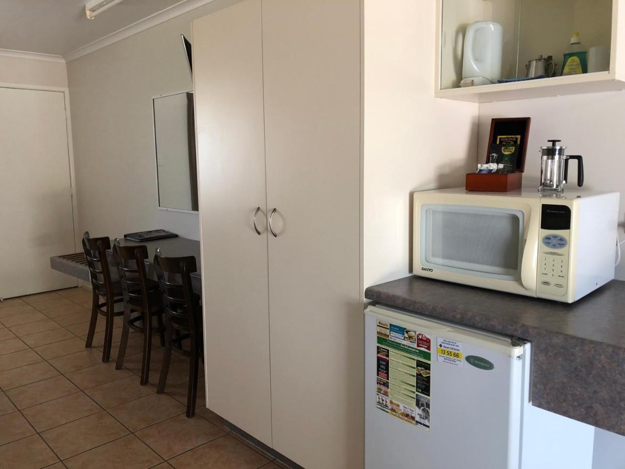 True Blue Motor Inn Rockhampton Buitenkant foto