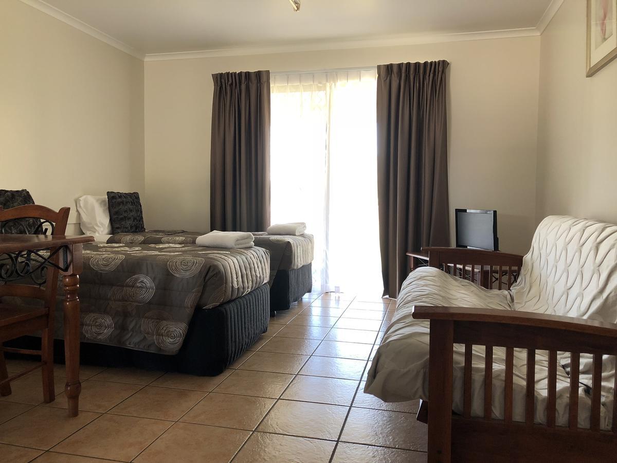 True Blue Motor Inn Rockhampton Buitenkant foto