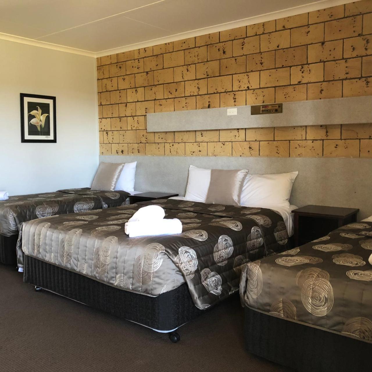 True Blue Motor Inn Rockhampton Buitenkant foto