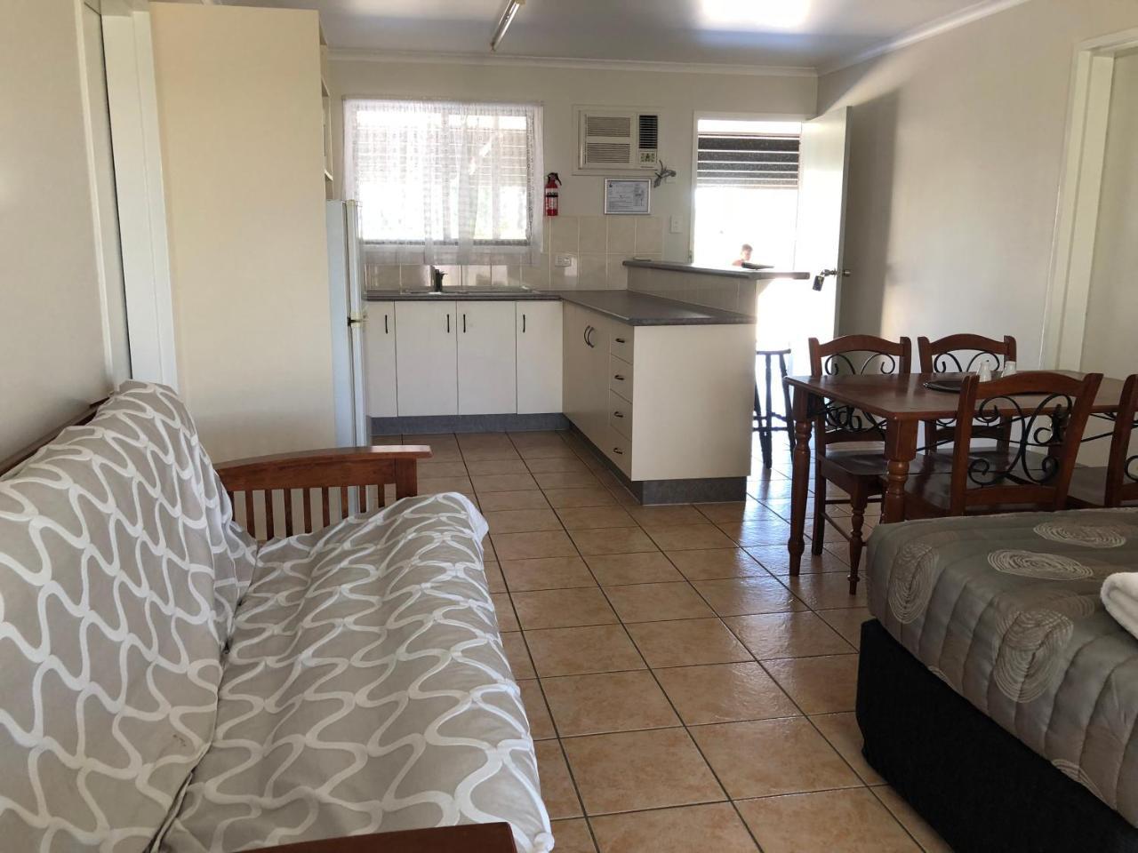 True Blue Motor Inn Rockhampton Buitenkant foto