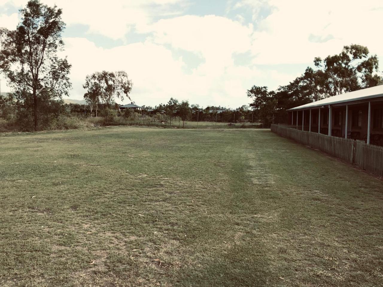 True Blue Motor Inn Rockhampton Buitenkant foto